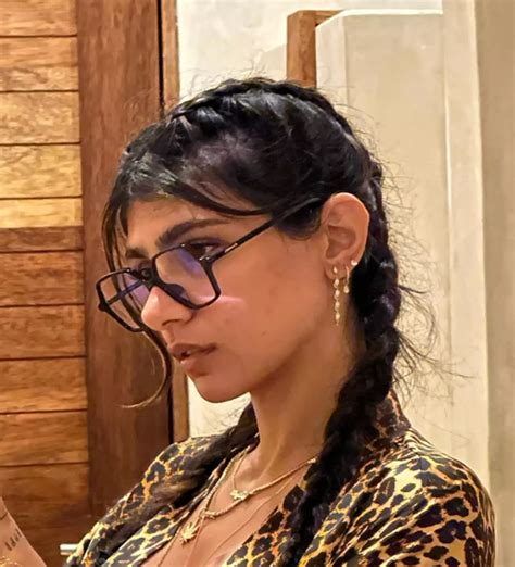 mia khalifa onlyfans|Mia Khalifa admits she 'scams' her OnlyFans subscribers.